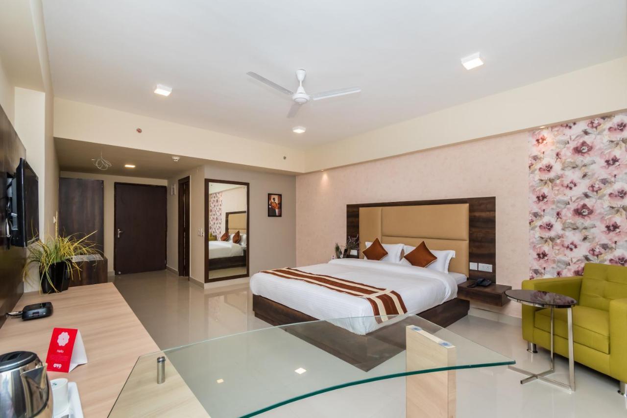 Capital O 10212 Hotel West Willows Xanadu Calcutta Extérieur photo