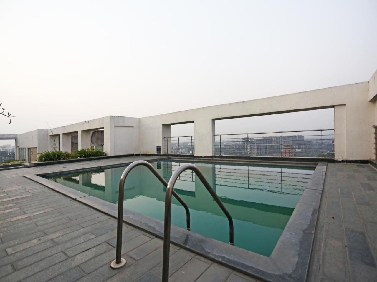Capital O 10212 Hotel West Willows Xanadu Calcutta Extérieur photo