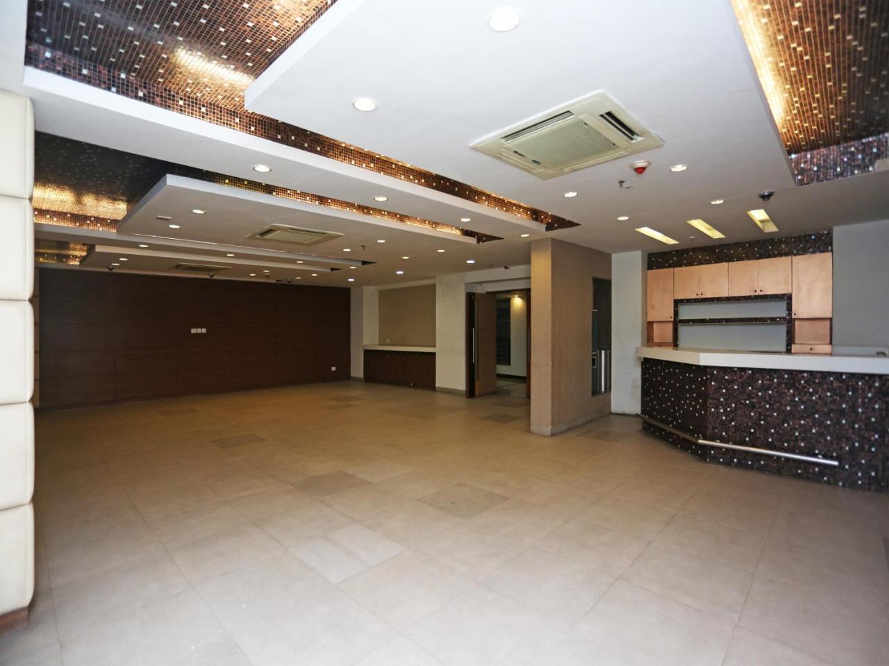 Capital O 10212 Hotel West Willows Xanadu Calcutta Extérieur photo