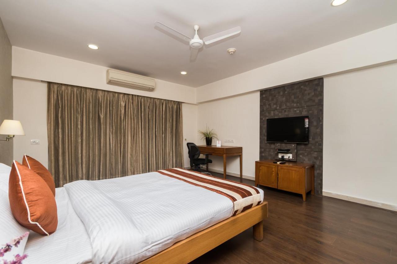Capital O 10212 Hotel West Willows Xanadu Calcutta Extérieur photo
