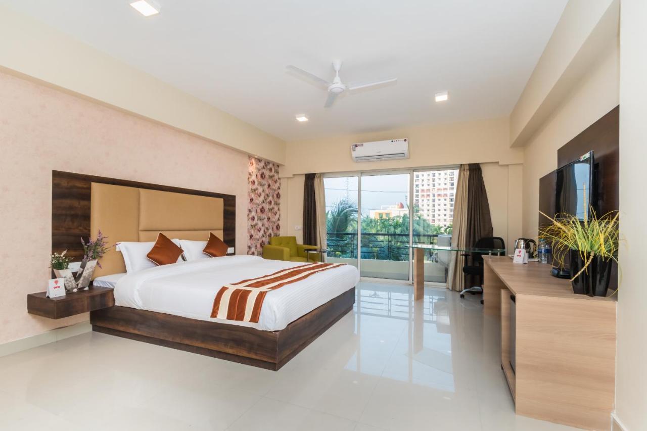 Capital O 10212 Hotel West Willows Xanadu Calcutta Extérieur photo