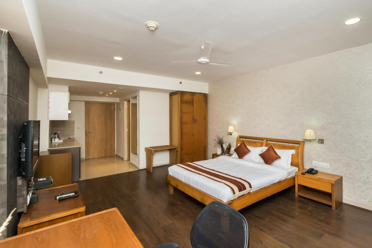 Capital O 10212 Hotel West Willows Xanadu Calcutta Extérieur photo