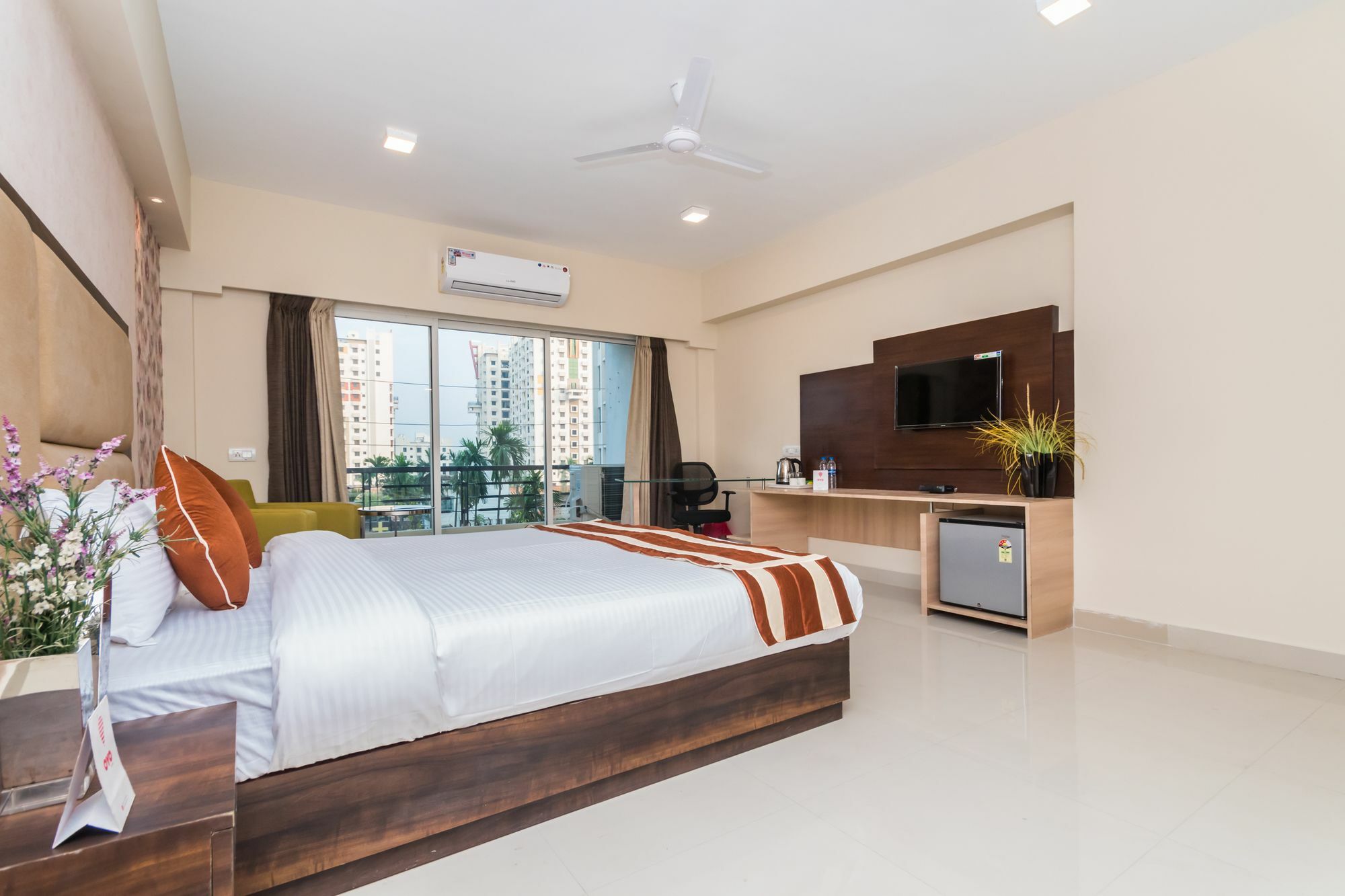 Capital O 10212 Hotel West Willows Xanadu Calcutta Extérieur photo