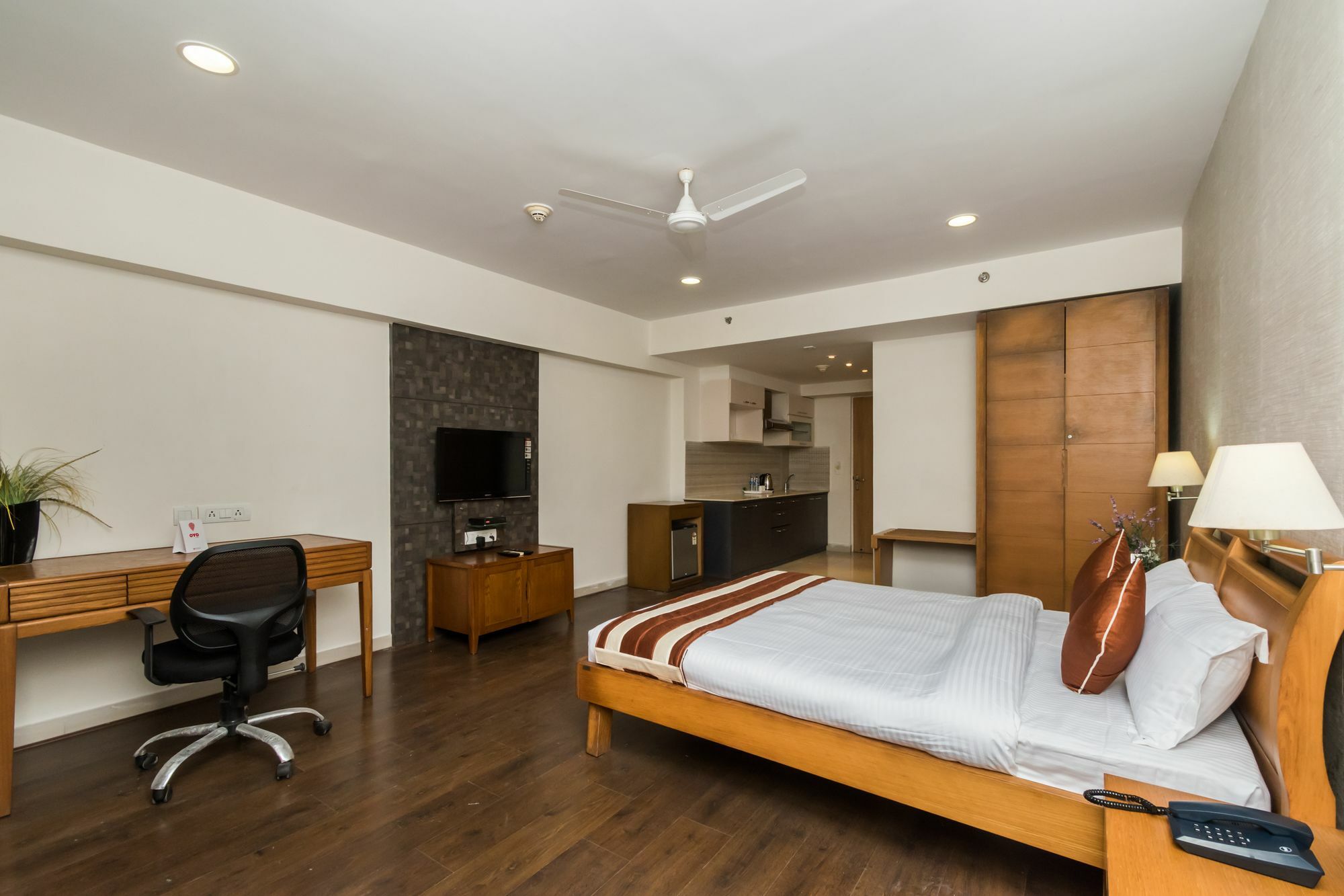 Capital O 10212 Hotel West Willows Xanadu Calcutta Extérieur photo