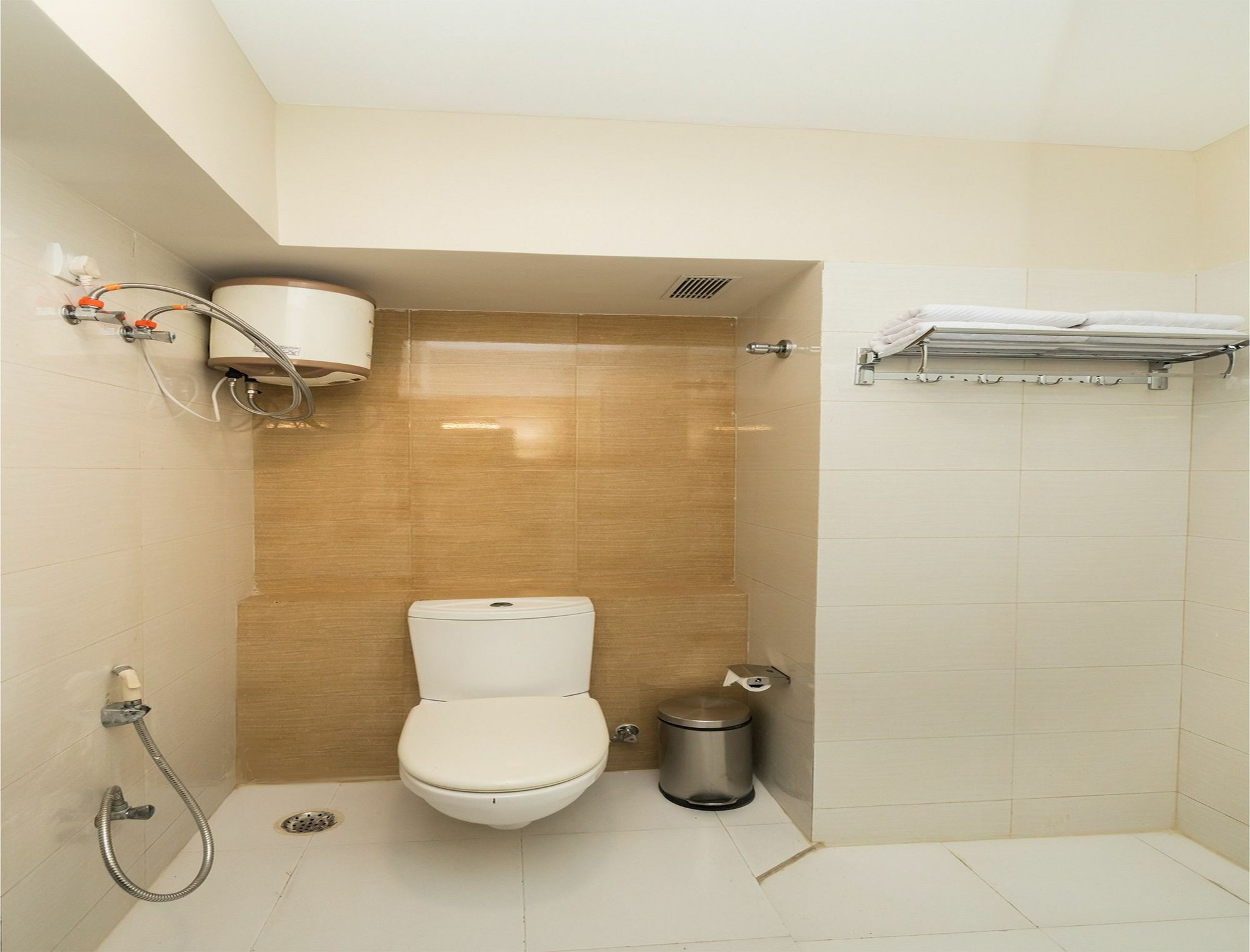 Capital O 10212 Hotel West Willows Xanadu Calcutta Extérieur photo