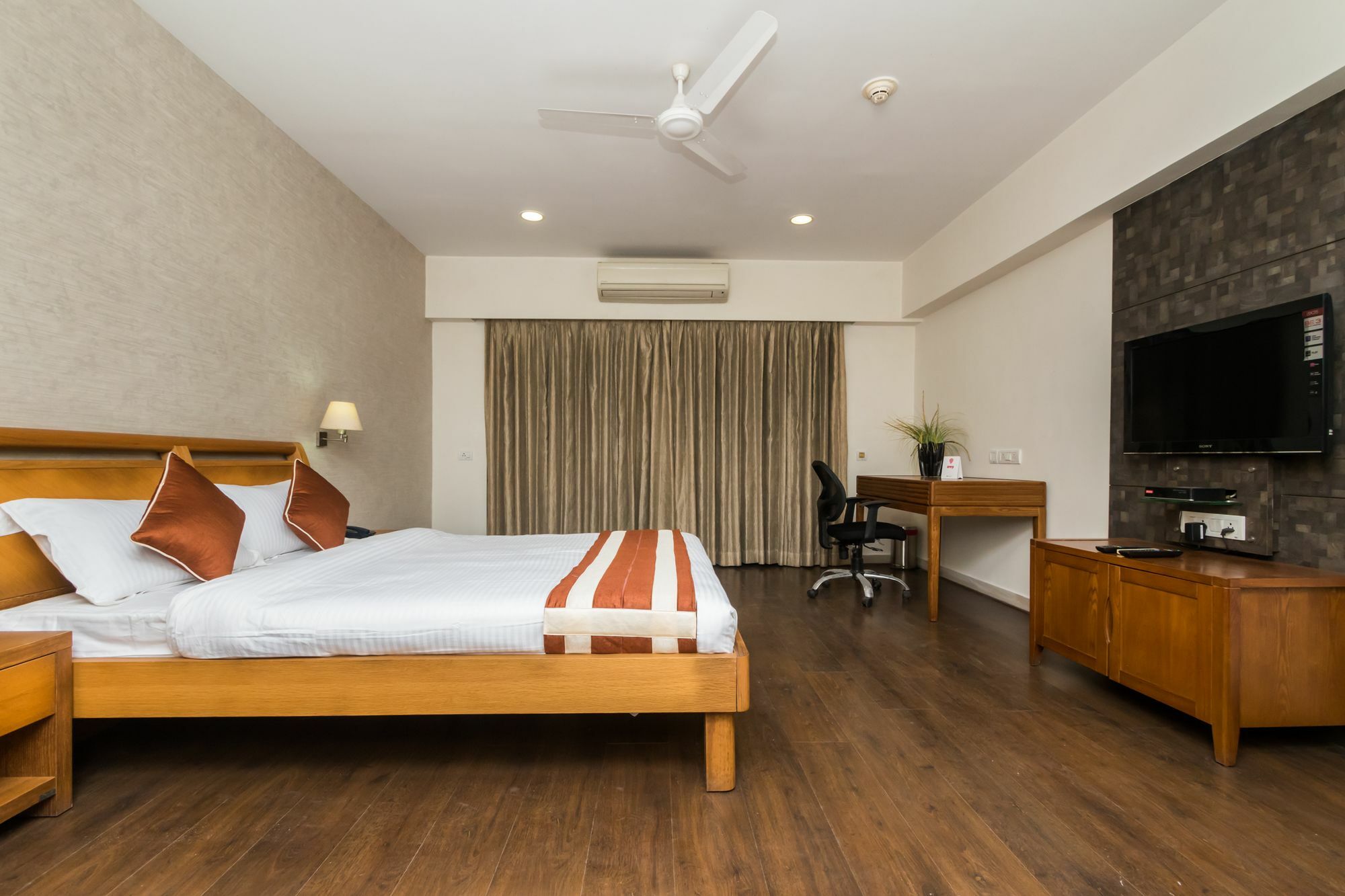 Capital O 10212 Hotel West Willows Xanadu Calcutta Extérieur photo